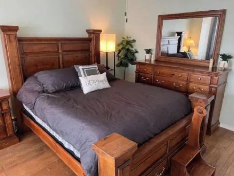 2 min from rt 66- hot tub-firepit-bocceball-bbq