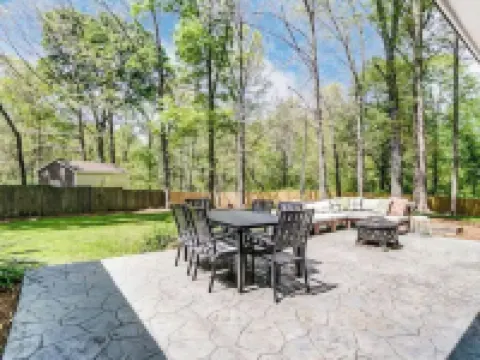 Charming Getaway on the Greenway! Hotels in Fort Mill