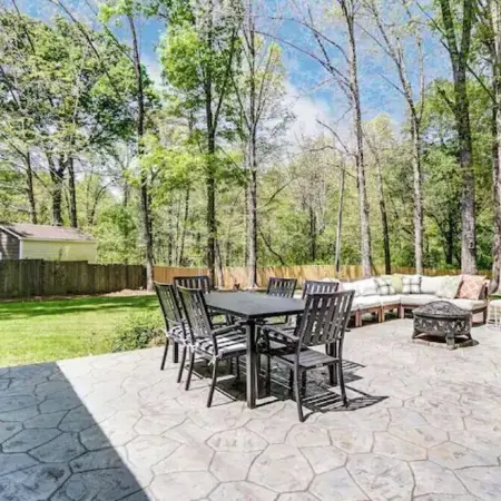 Charming Getaway on the Greenway!
