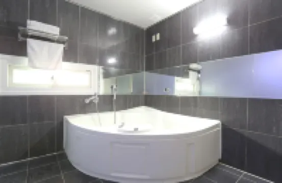 Q Hotel