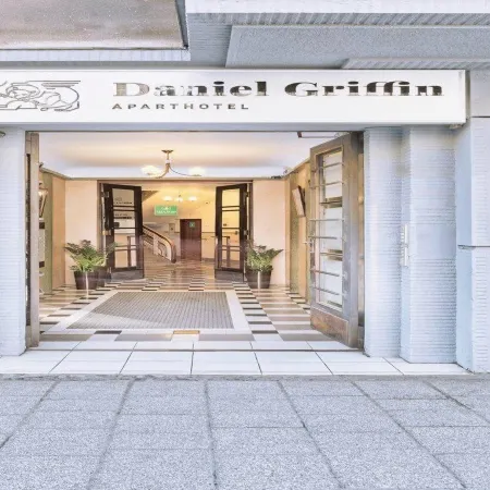 Daniel Griffin Aparthotel by Artery Hotels Отели рядом с достопримечательностью «Синагога Ремуха»