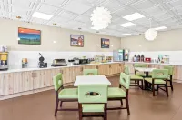 Quality Inn & Suites - breakfast