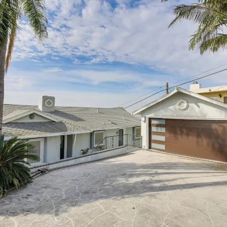 Convenient Whittier Retreat: Furnished Deck, Views