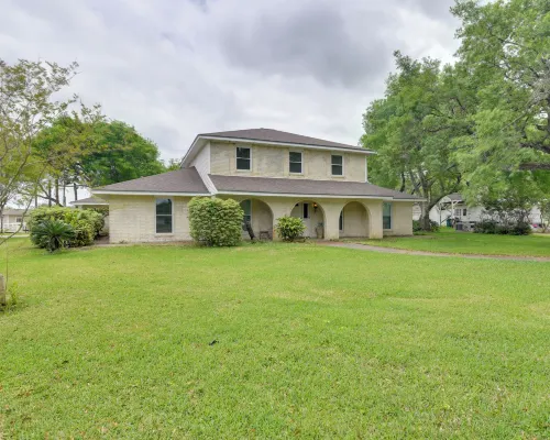 Spacious Freeport Home: Private Pool & Lake Access Hotels in Freeport