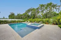 Naples Home w/ Patio < 1 Mi to Beaches! - Wifi
