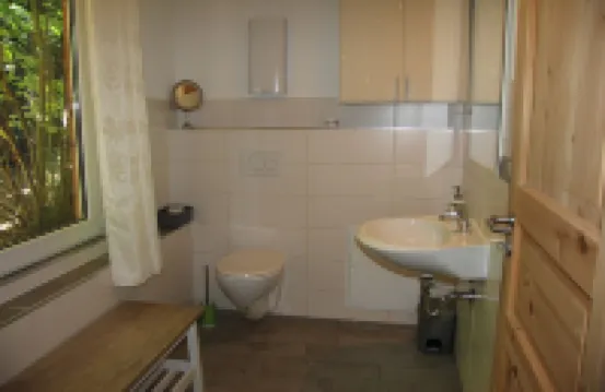 Modernly Furnished Bungalow with Fireplace, Surrounded by Greenery.