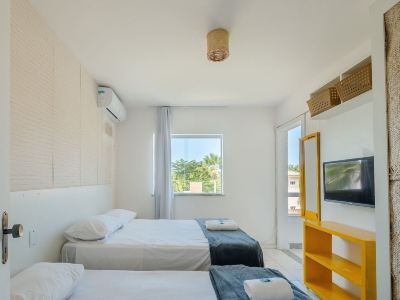Spacious House w/ Pool in Guarajuba Cag0003