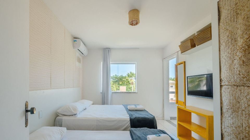 Spacious House w/ Pool in Guarajuba Cag0003