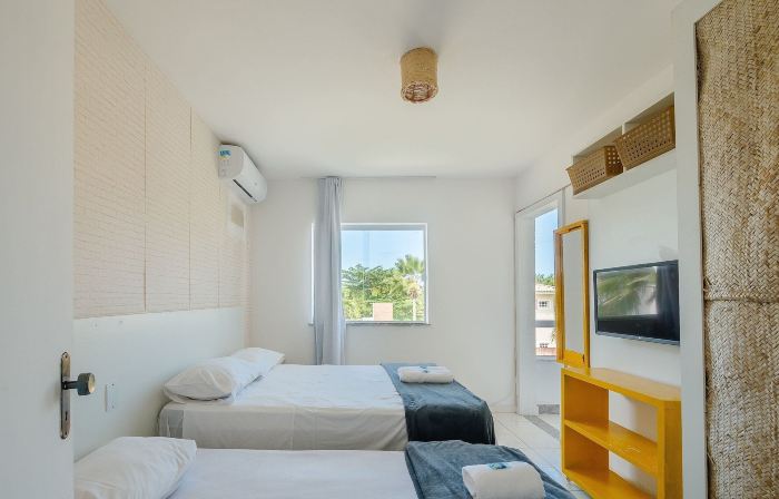 Spacious House w/ Pool in Guarajuba Cag0003