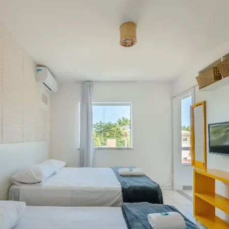 Spacious House w/ Pool in Guarajuba Cag0003