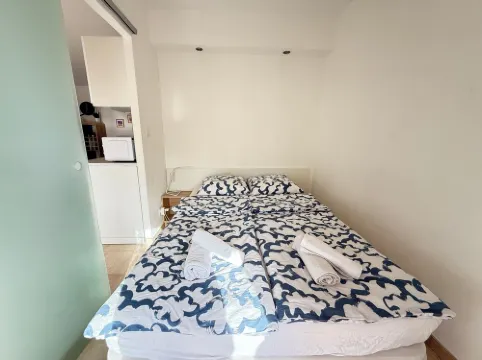 2-Room Apartment in Juan-Les-Pins, Antibes - Terrace, Close to the Beach