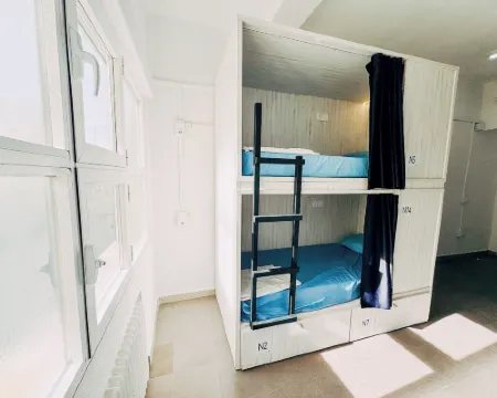 แมดไวบส์ โฮสเทล กราน วีอา โรงแรมในมาดริด