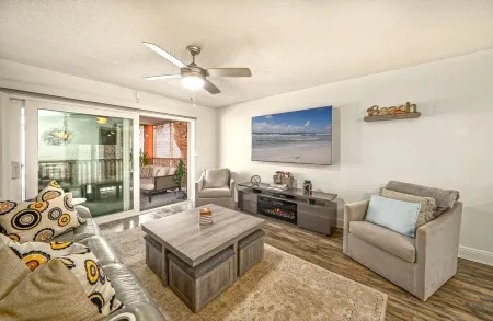 Luxury 1/1 Condo Fully Upgraded Rite Near Beach Access