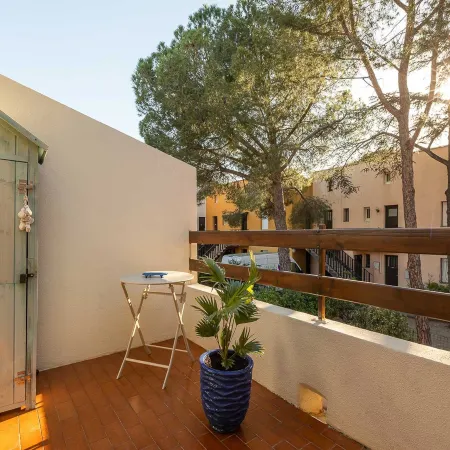Garden Retreat Near the Beach