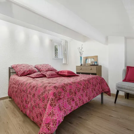 Garden Retreat Near the Beach