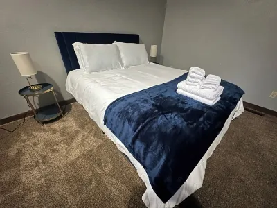 Convenient, Clean, Cozy, Cheap. Hotels near Lake Ella Park