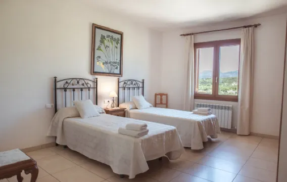 COUNTRY HOUSE NEW CONSTRUCTION, NEW EQUIPMENT, QUIET