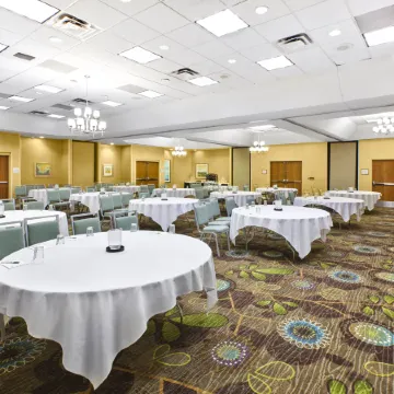 Holiday Inn & Suites BOLINGBROOK by IHG
