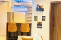 2 Bed Apartment Sleeps 4 - Pool - Free Parking - Ocean View