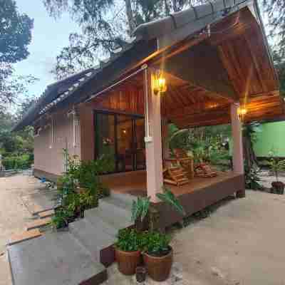 พยาม โคโค่นัท บีช รีสอร์ท Hotel Exterior