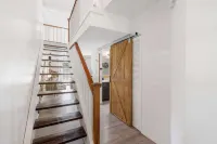 Tranquil Treehouse Loft - Golf Course Views