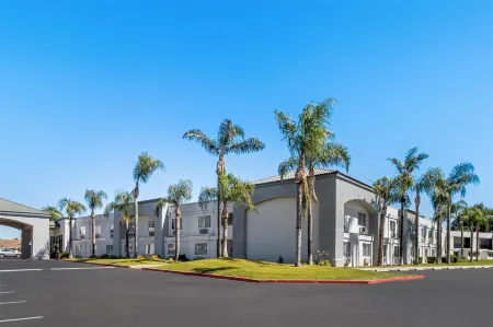 Hourglass Hotel, Trademark Collection by Wyndham Отели рядом с достопримечательностью «Salt 7even Float Center»