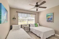 Modern Port St Lucie Home w/ Private Outdoor Oasis - balcón