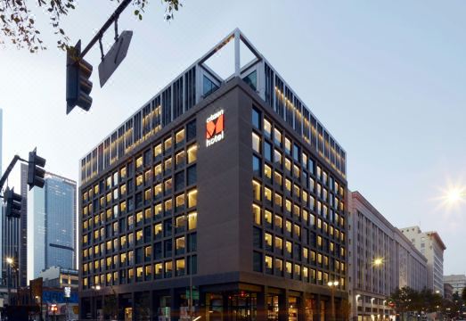 시티즌엠 객실 내부 전경