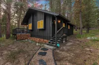 Alpine Nine - Modern, cozy cabin in the woods close to town