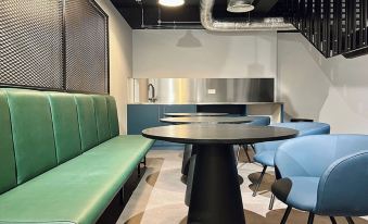 Student Only, Elegant Bronze Studio in Paddington