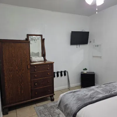 Williams AZ Hostel Hotels near Pete's Route 66 Gas Station Museum