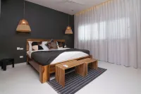 ลักชัวรี ฮิลส์ อพาร์ตโฮเทล