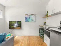 Modern 1-Bed Pad Minutes Away from Beach - 3-Star