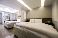 Uneed Hotel