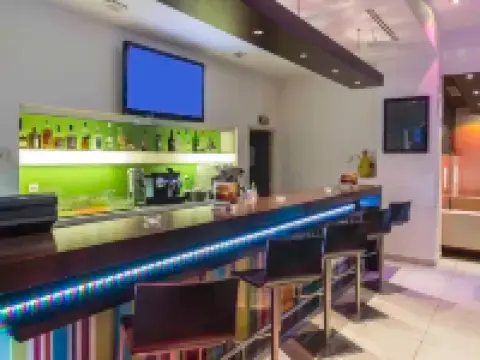 イビス オラン レ ファライス オランのホテル