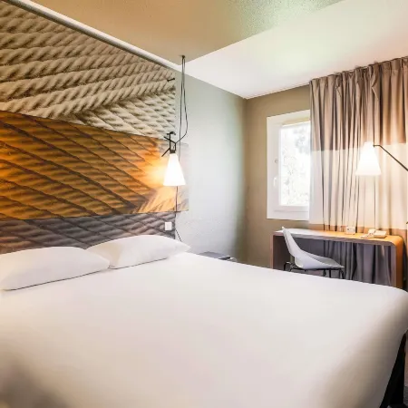 Ibis Carcassonne Est la Cité