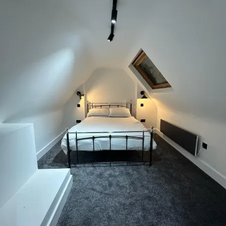 Dippen Hall Signature Apartment - Minutes From LGW Отели в г. Лингфилд