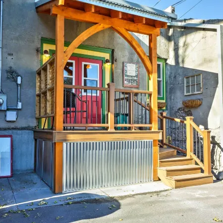 Walkable Studio Apartment in Downtown Livingston!