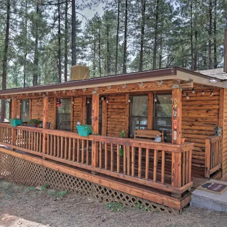 Updated Strawberry Family Cabin w/ 2 Private Decks