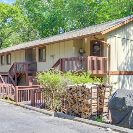 1/2 Mi to Marina: Lake Arrowhead Condo!