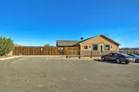 Mountain-View Moab Home w/ Pool & Hot Tub Access! - Homestays