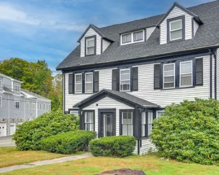 Charming 2-bedroom apartment in nice Sharon with WiFi, AC near Gillette Stadium Hotels in Sharon