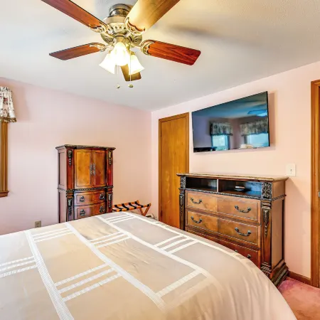 Spacious Yard w/ Gazebo: Charming Windsor Retreat