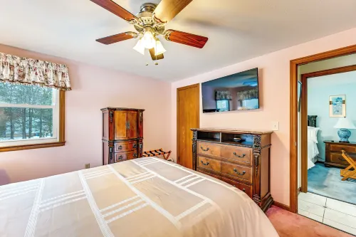 Spacious Yard w/ Gazebo: Charming Windsor Retreat