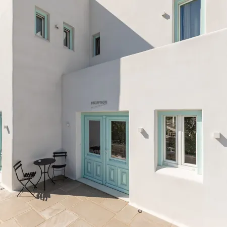 Majo Suites Hotel