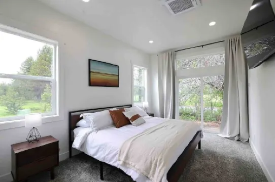 Two Primary Suites, Family & Dog Friendly