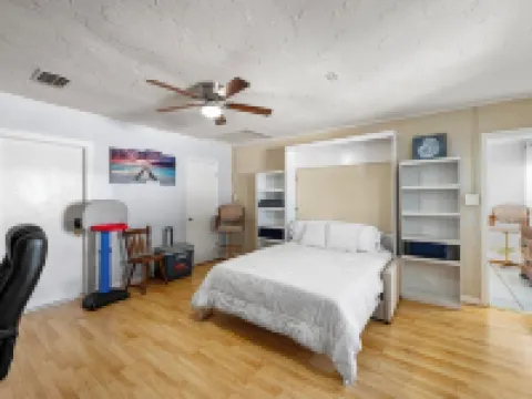 3/2.5 Private Sarasota Pool Home. Close to Beaches. Fenced Yard. Pet Friendly Hoteles en Whitfield