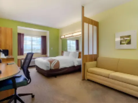 Quality Inn & Suites Lehigh Acres Fort Myers Hotels in Lee County