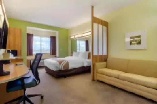 Quality Inn & Suites Lehigh Acres Fort Myers Hotels in Lee County