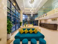 Kiwi Beachside Hotel & Cafe Da Nang Hotels near Monkey Mountain